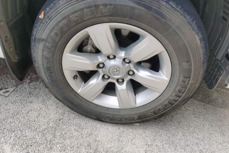 Used Toyota Prado  Right Front Wheel Hub