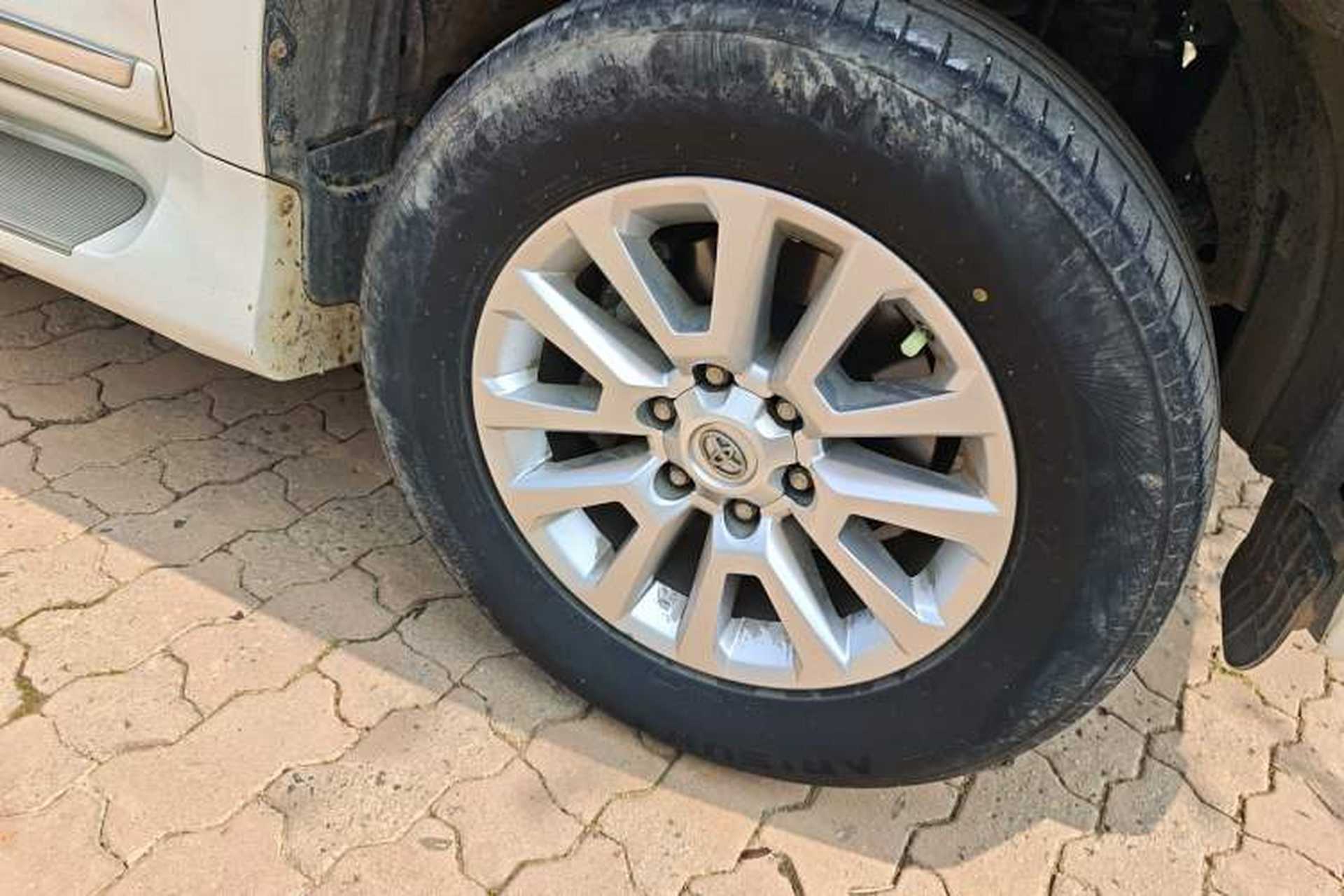 Used Toyota Prado 2016 2700 TX 7-Seater Middle East Version Right Front Wheel Hub