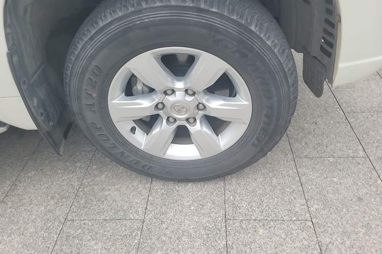 Used Toyota Prado 2016 2.7L Automatic Standard Edition Right Front Wheel Hub