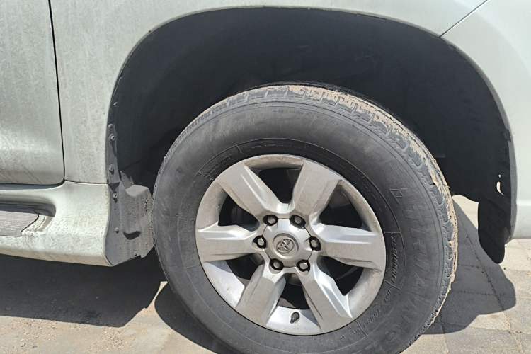 Used Toyota Prado 2016 2.7L Automatic Standard Edition Right Front Wheel Hub