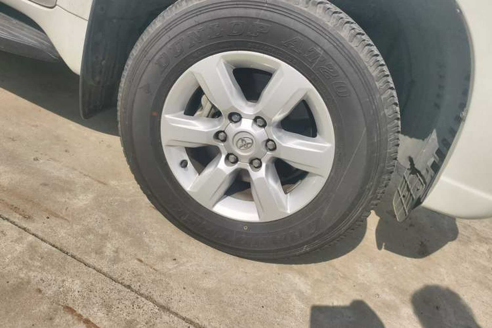 Used Toyota Prado 2016 2.7L Automatic Standard Edition Right Front Wheel Hub