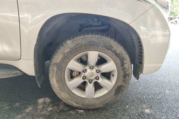 Used Toyota Prado 2016 2.7L Automatic Standard Edition Right Front Wheel Hub