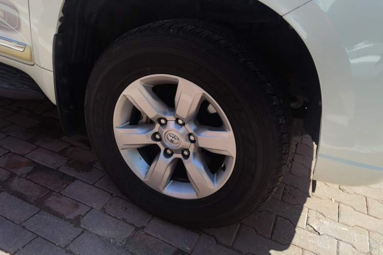 Used Toyota Prado 2016 2.7L Automatic Standard Edition Right Front Wheel Hub