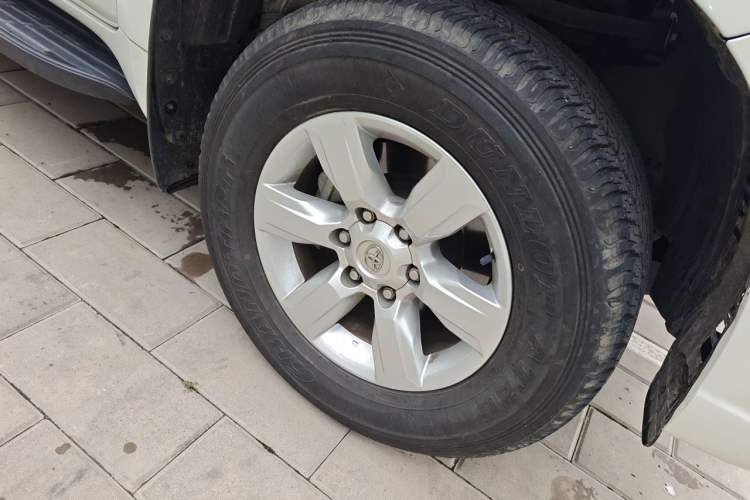 Used Toyota Prado 2016 2.7L Automatic Standard Edition Right Front Wheel Hub