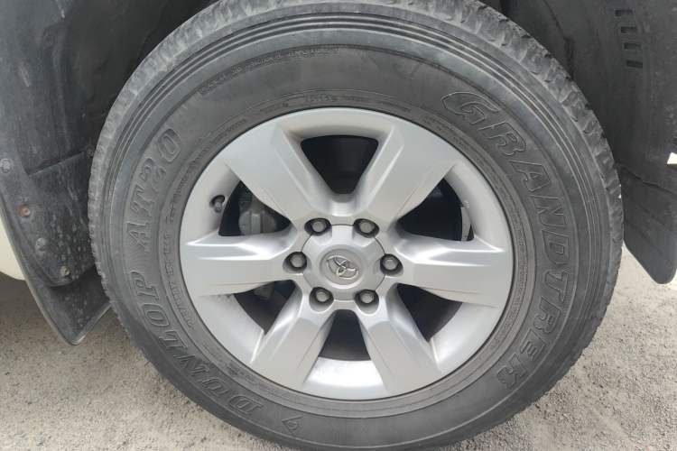 Used Toyota Prado  Right Front Wheel Hub