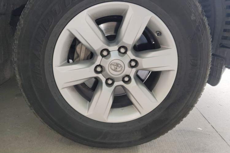 Used Toyota Prado 2016 3.5L Automatic TX-L Right Front Wheel Hub