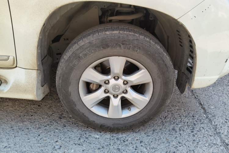 Used Toyota Prado  Right Front Wheel Hub