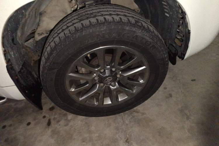 Used Toyota Prado 2016 3.5L Automatic TX-L Right Front Wheel Hub
