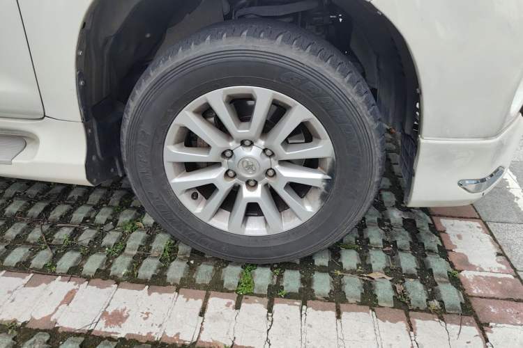Used Toyota Prado  Right Front Wheel Hub