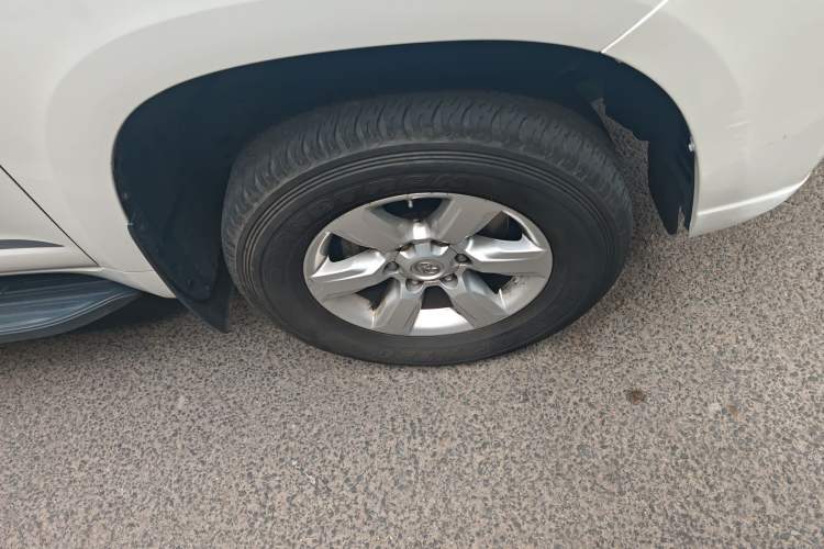 Used Toyota Prado 2016 2.7L Automatic Luxury Edition Right Front Wheel Hub