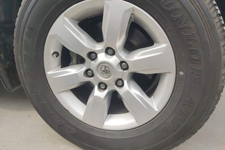 Used Toyota Prado 2016 3.5L Automatic TX-L Right Front Wheel Hub