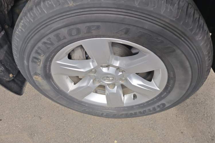 Used Toyota Prado 2016 2.7L Automatic Standard Edition Right Front Wheel Hub