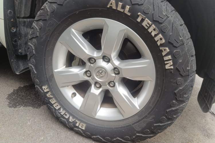 Used Toyota Prado 2016 2.7L Automatic Standard Edition Right Front Wheel Hub