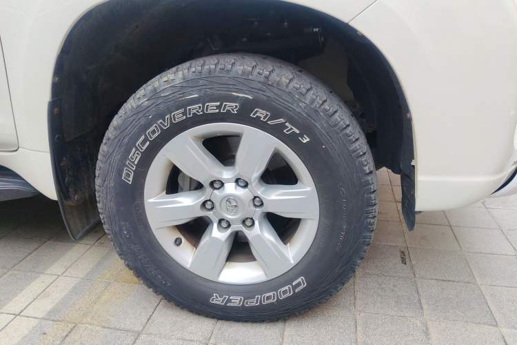 Used Toyota Prado 2016 2.7L Automatic Standard Edition Right Front Wheel Hub