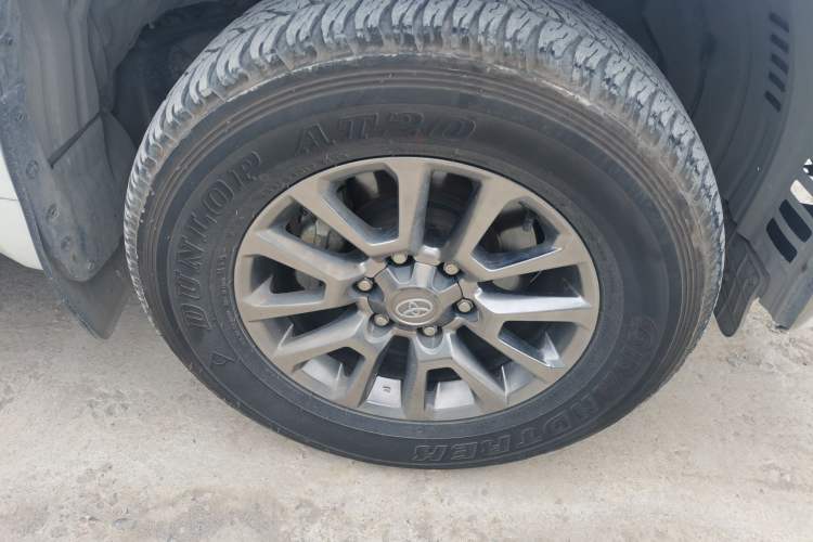 Used Toyota Prado 2016 2.7L Automatic Standard Edition Right Front Wheel Hub