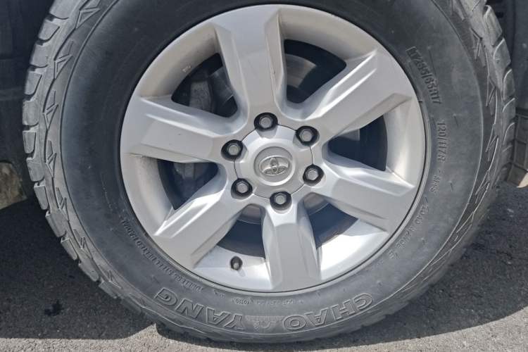 Used Toyota Prado 2016 2.7L Automatic Standard Edition Right Front Wheel Hub