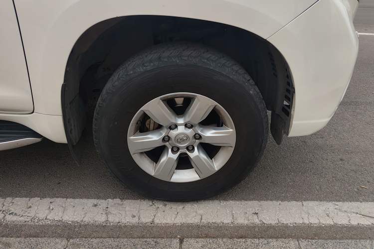 Used Toyota Prado 2016 3.5L Automatic TX-L Right Front Wheel Hub