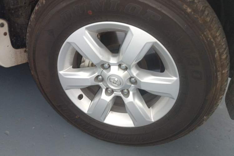 Used Toyota Prado 2016 2.7L Automatic Standard Edition Right Front Wheel Hub