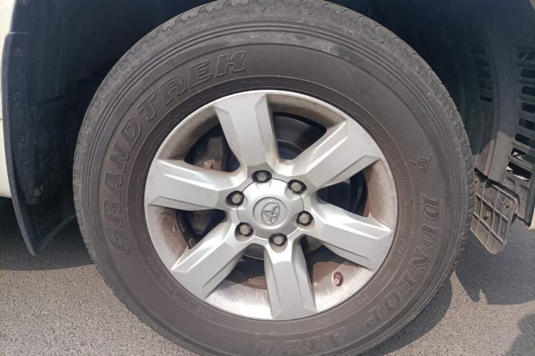 Used Toyota Prado  Right Front Wheel Hub