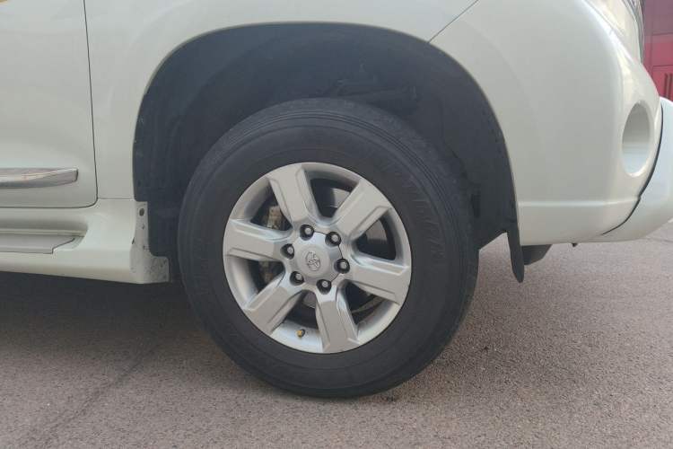 Used Toyota Prado 2016 2.7L Automatic Standard Edition Right Front Wheel Hub