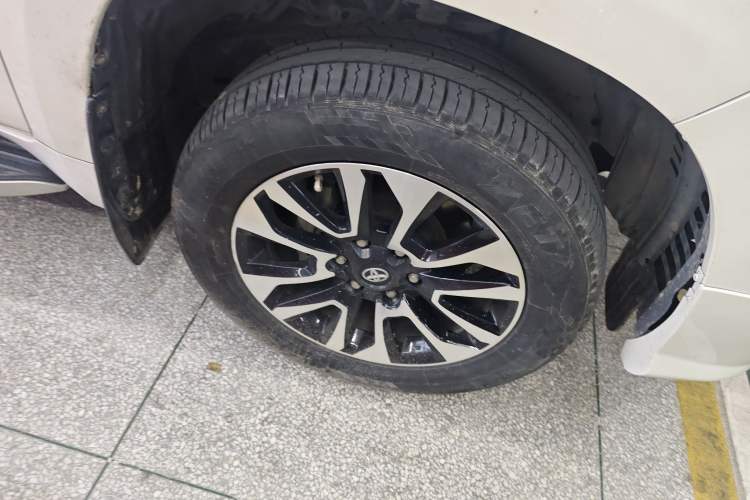 Used Toyota Prado 2016 2.7L Automatic Luxury Edition Right Front Wheel Hub