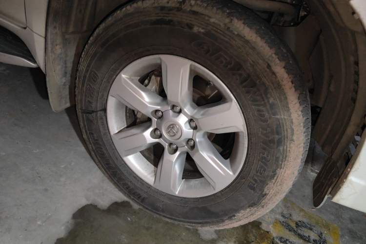 Used Toyota Prado 2016 3.5L Automatic TX-L Right Front Wheel Hub