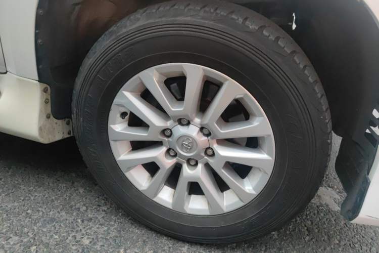 Used Toyota Prado  Right Front Wheel Hub