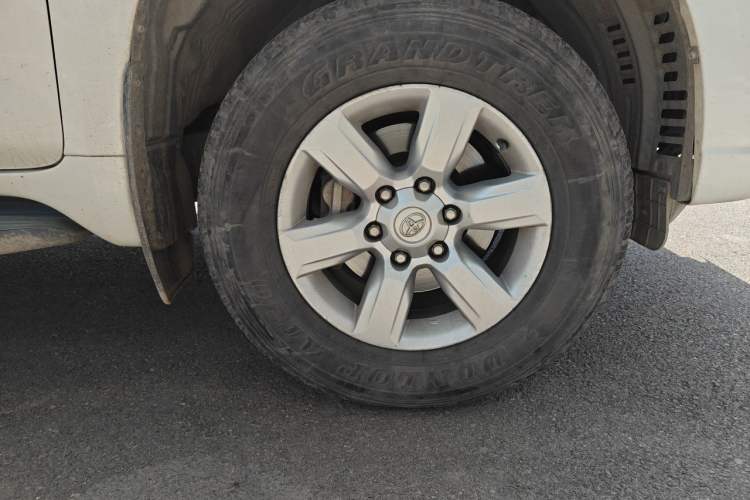 Used Toyota Prado 2016 2.7L Automatic Luxury Edition Right Front Wheel Hub