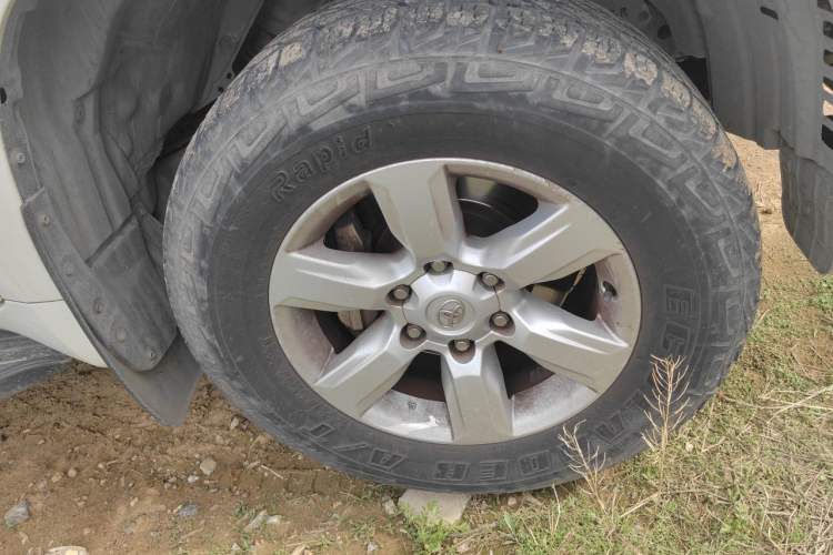 Used Toyota Prado 2016 2.7L Automatic Standard Edition Right Front Wheel Hub