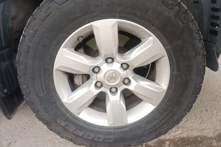 Used Toyota Prado 2016 3.5L Automatic TX-L Right Front Wheel Hub