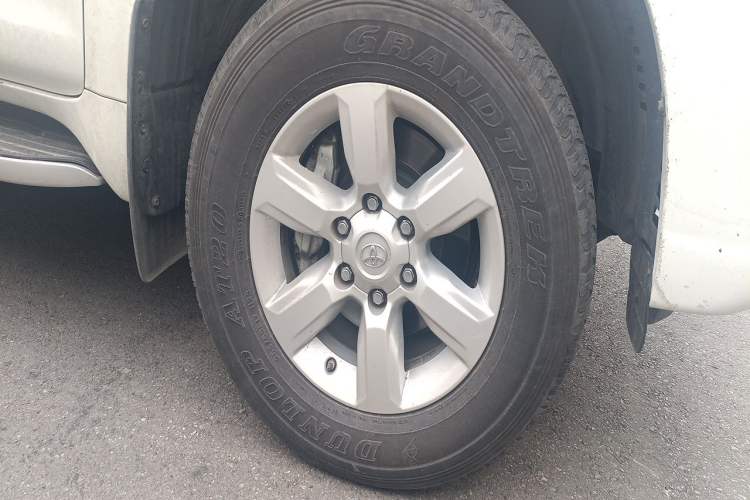 Used Toyota Prado 2016 3.5L Automatic TX-L Right Front Wheel Hub