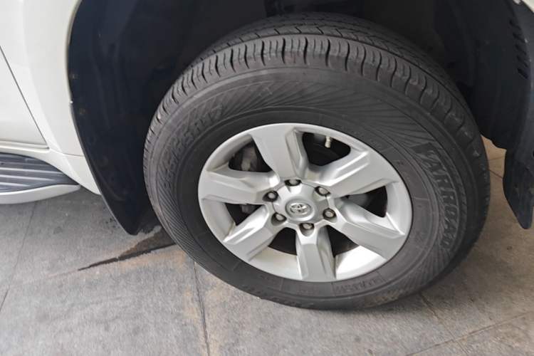 Used Toyota Prado 2016 3.5L Automatic TX-L Right Front Wheel Hub