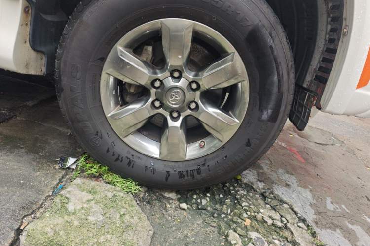 Used Toyota Prado  Right Front Wheel Hub