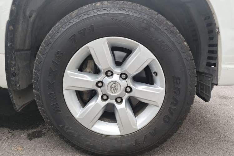 Used Toyota Prado 2016 2.7L Automatic Standard Edition Right Front Wheel Hub