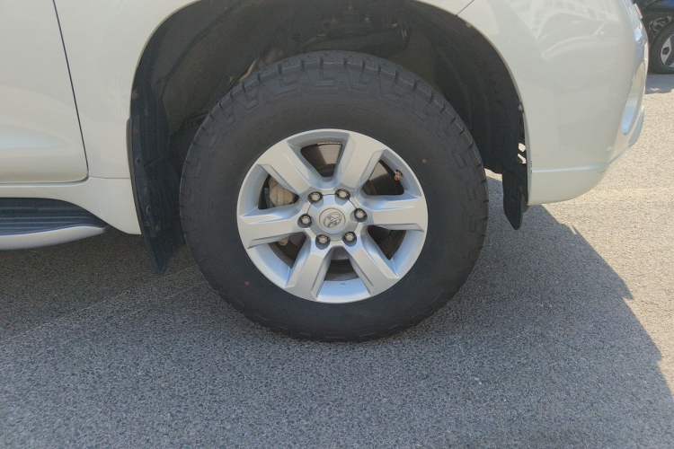 Used Toyota Prado 2016 2.7L Automatic Luxury Edition Right Front Wheel Hub