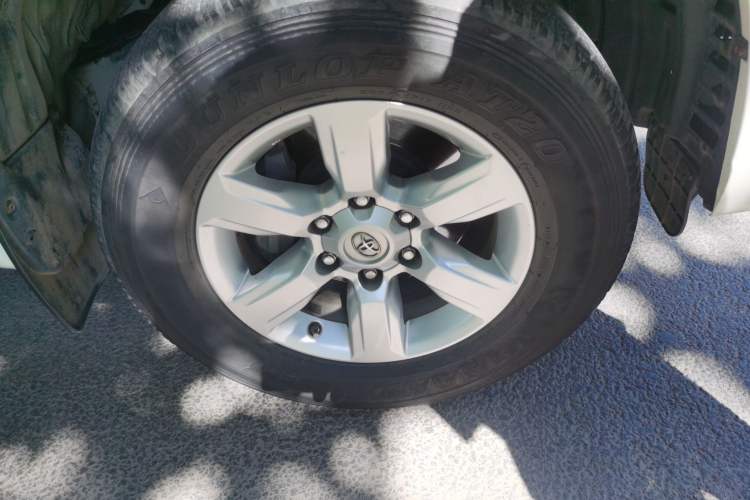 Used Toyota Prado 2016 2.7L Automatic Standard Edition Right Front Wheel Hub