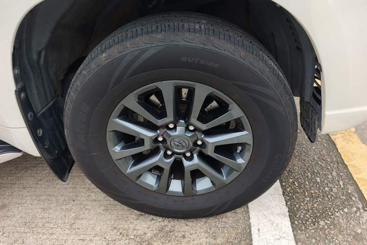 Used Toyota Prado 2016 3.5L Automatic TX-L NAVI Right Front Wheel Hub