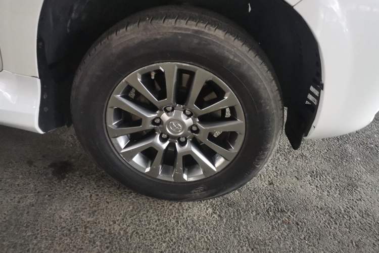 Used Toyota Prado 2016 2.7L Automatic Standard Edition Right Front Wheel Hub