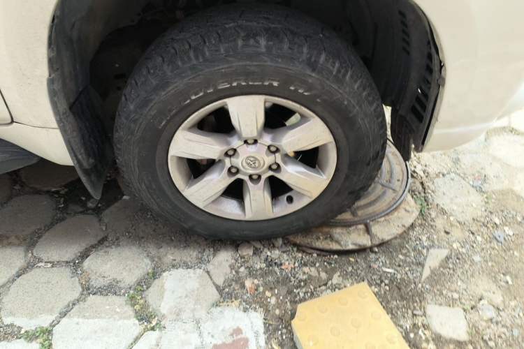 Used Toyota Prado 2016 2.7L Automatic Standard Edition Right Front Wheel Hub