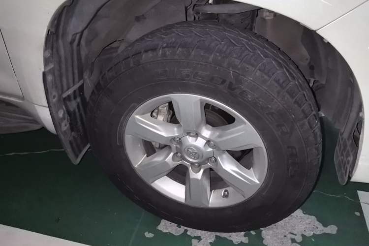 Used Toyota Prado 2016 2.7L Automatic Standard Edition Right Front Wheel Hub