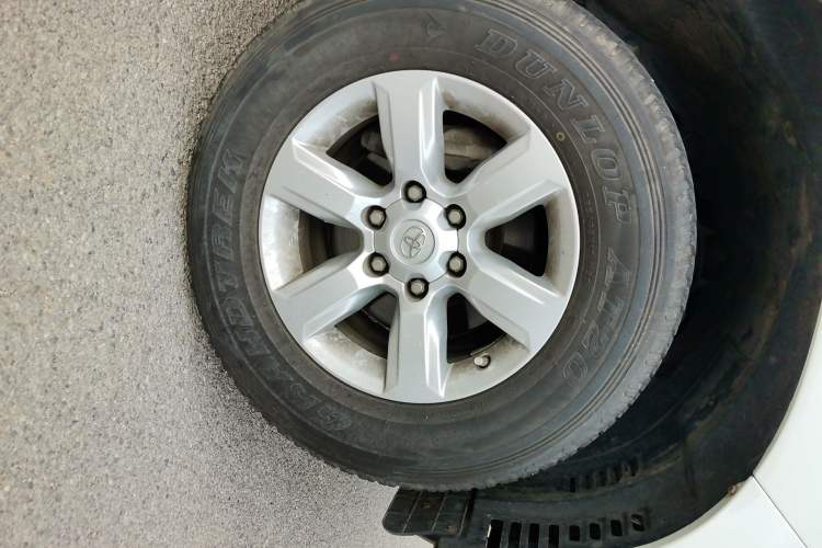 Used Toyota Prado 2016 2.7L Automatic Luxury Edition Right Front Wheel Hub