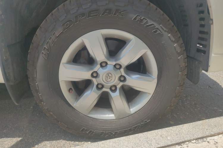 Used Toyota Prado 2016 2.7L Automatic Standard Edition Right Front Wheel Hub