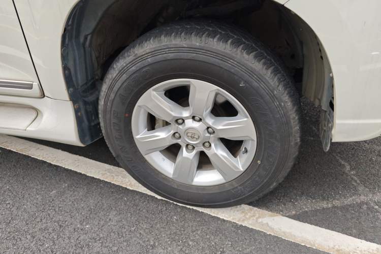 Used Toyota Prado 2016 2.7L Automatic Standard Edition Right Front Wheel Hub