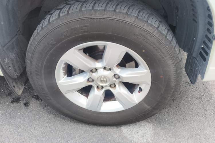 Used Toyota Prado 2016 2.7L Automatic Standard Edition Right Front Wheel Hub