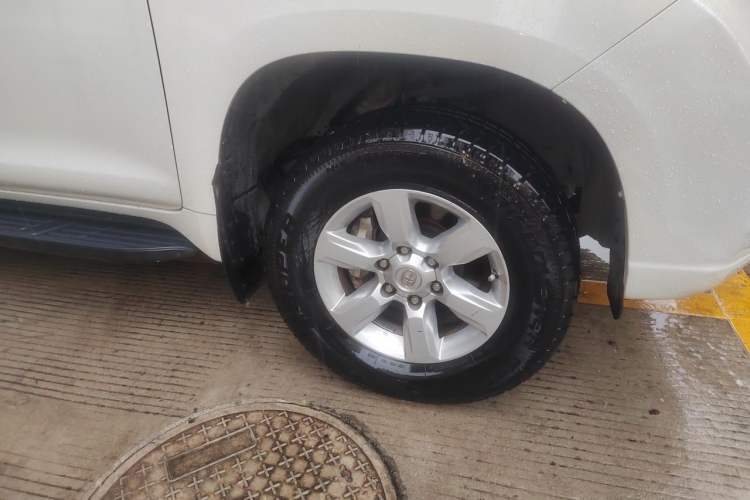 Used Toyota Prado 2016 2.7L Automatic Standard Edition Right Front Wheel Hub