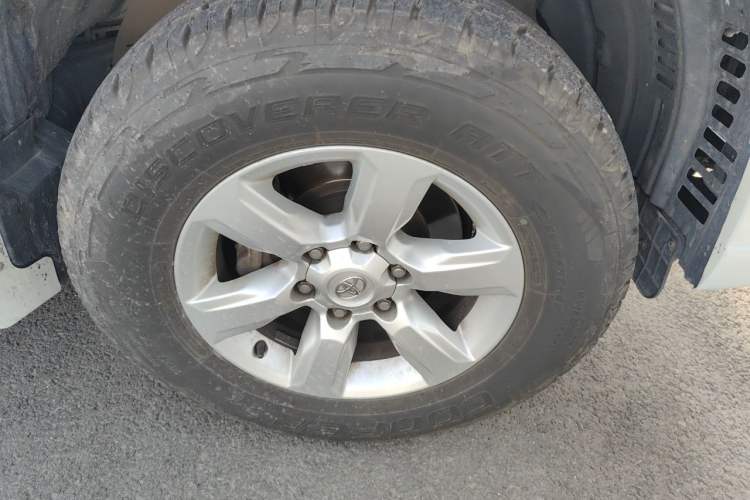 Used Toyota Prado 2016 2.7L Automatic Luxury Edition Right Front Wheel Hub