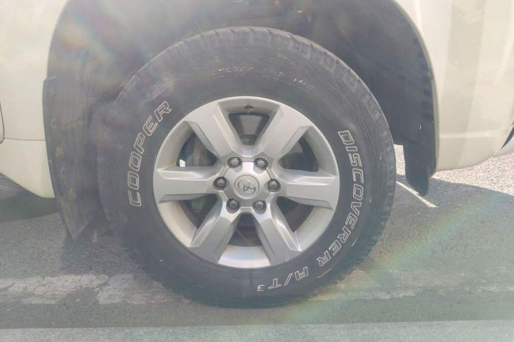 Used Toyota Prado 2016 2.7L Automatic Standard Edition Right Front Wheel Hub