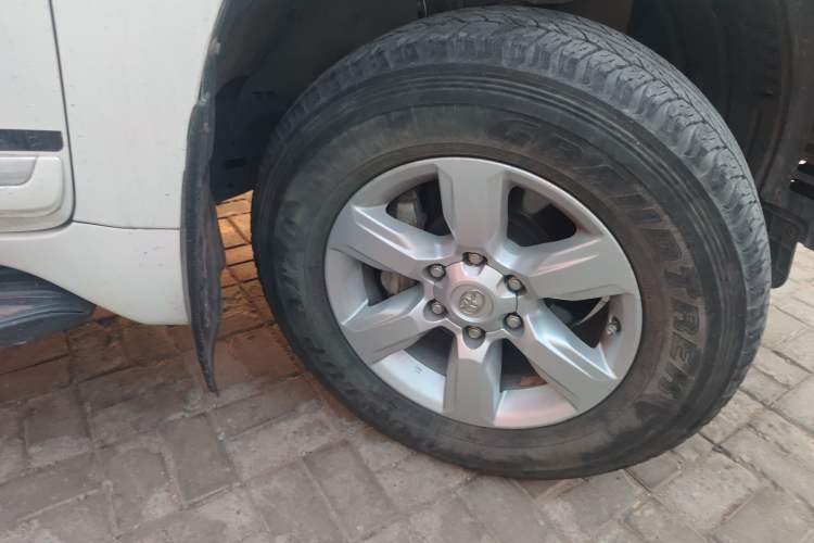 Used Toyota Prado 2016 2.7L Automatic Standard Edition Right Front Wheel Hub