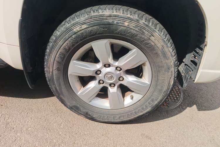 Used Toyota Prado  Right Front Wheel Hub