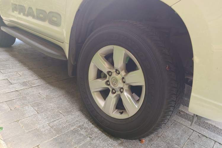 Used Toyota Prado 2016 2.7L Automatic Standard Edition Right Front Wheel Hub